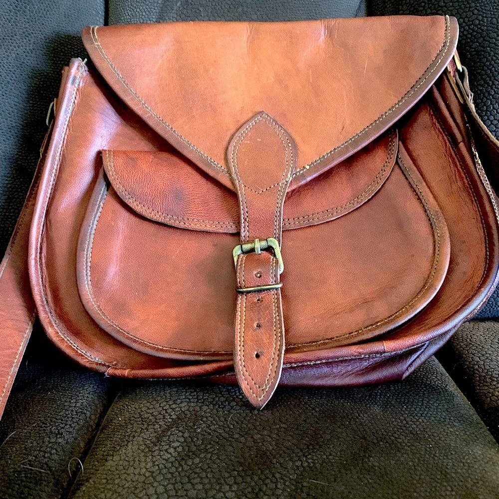 Elegant Tan Leather Crossbody Bag